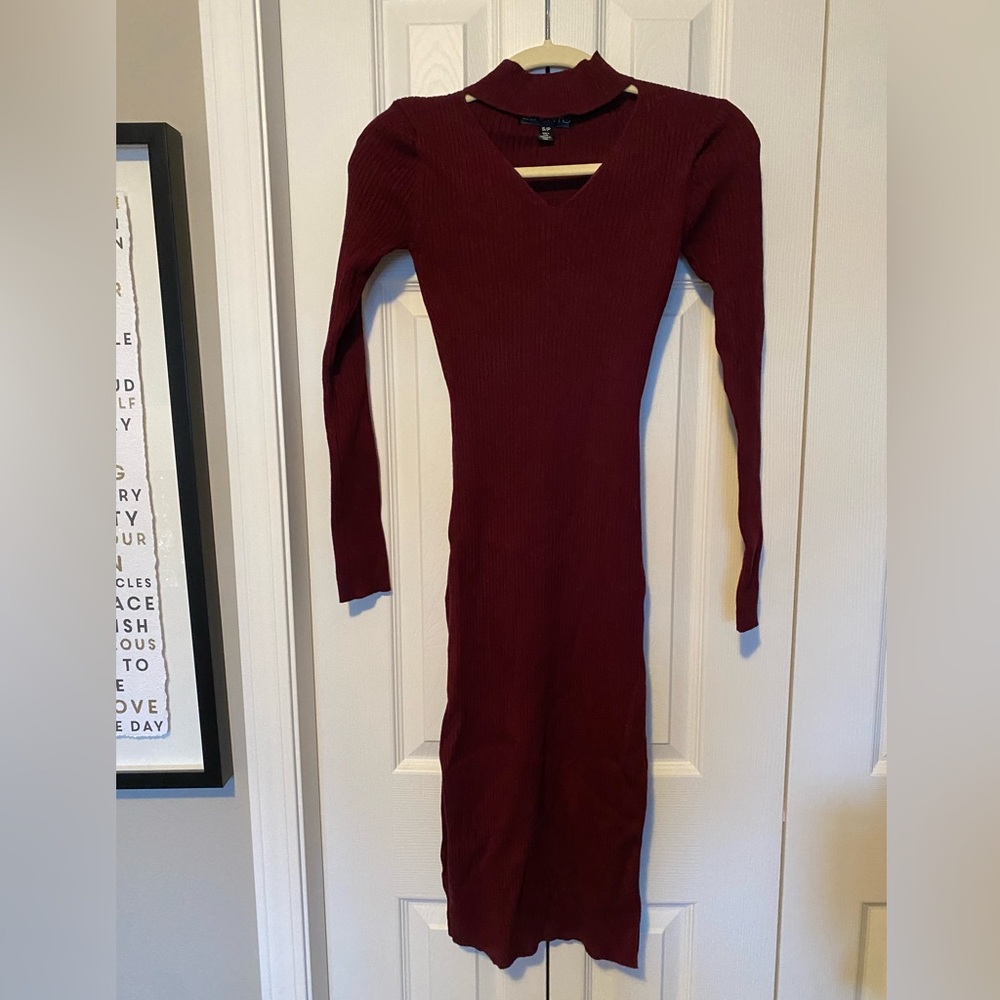 NWOT burgundy red stretchy dress, size small